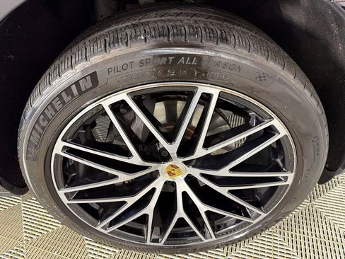 Used 2023 Porsche Macan Turbo image 14