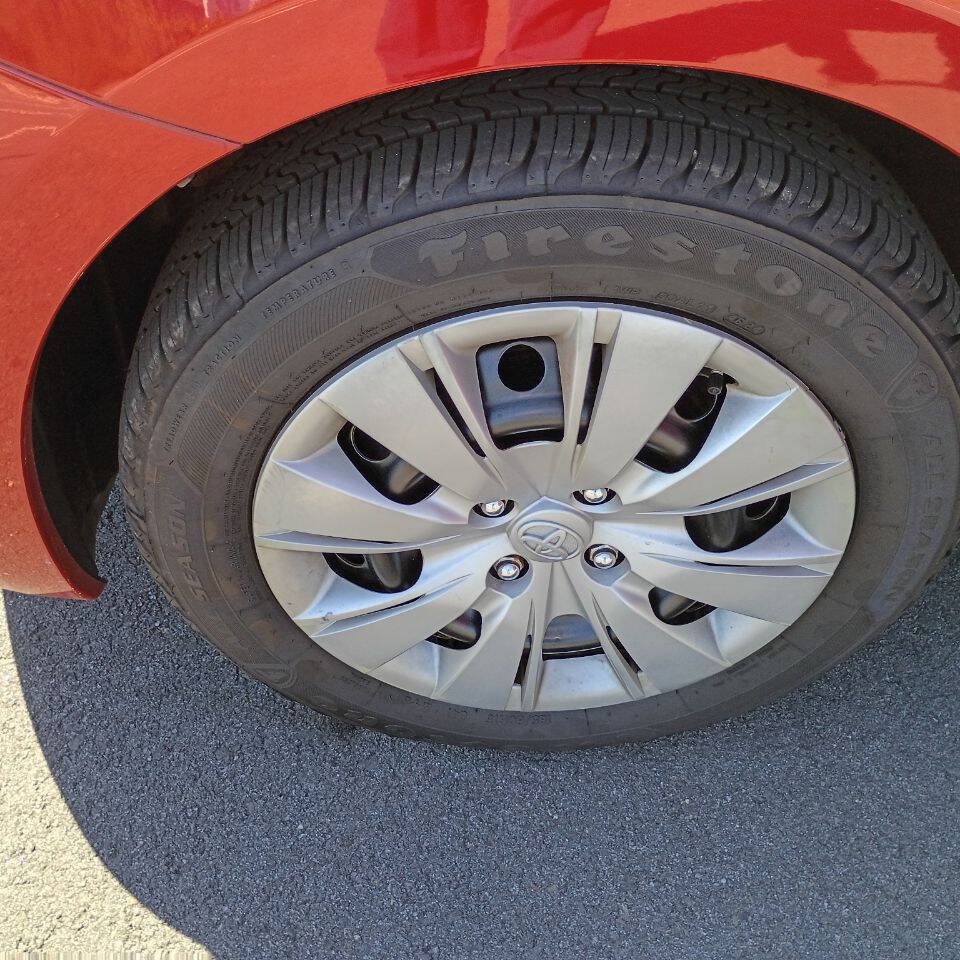 Used 2011 Toyota Yaris Sedan w/ PWR Pkg w/Steel Wheels FWD image 27