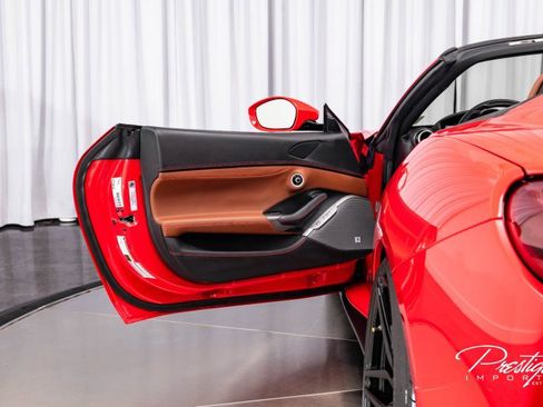 Used 2019 Ferrari Portofino image 31