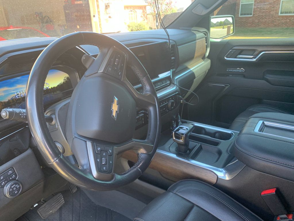 Used 2022 Chevrolet Silverado 1500 High Country w/ High Country Premium Package AWD/4WD image 6