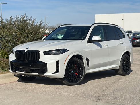 New 2026 BMW X5 xDrive40i w/ M Sport Package image 2
