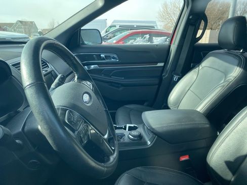 Used 2019 Ford Explorer Limited w/ Class III Trailer Tow Package image 16