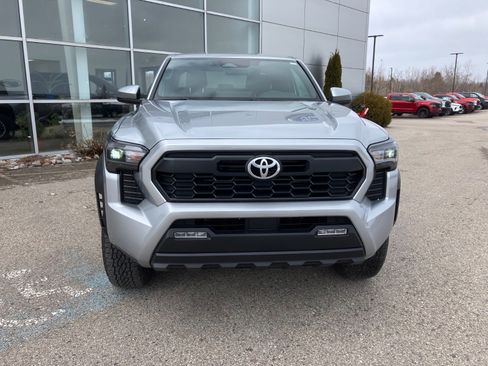 Used 2025 Toyota Tacoma TRD Off-Road image 8
