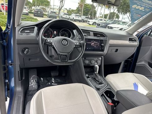 Used 2018 Volkswagen Tiguan SE AWD/4WD image 35