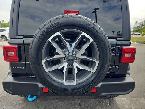 Used 2024 Jeep Wrangler Unlimited w/ Convenience Group AWD/4WD image 13