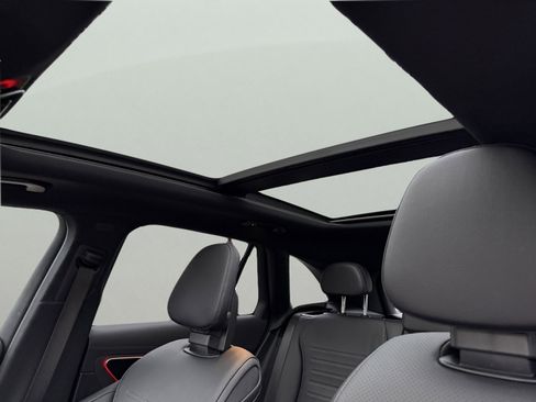 Used 2023 Mercedes-Benz GLC 300 4MATIC image 35