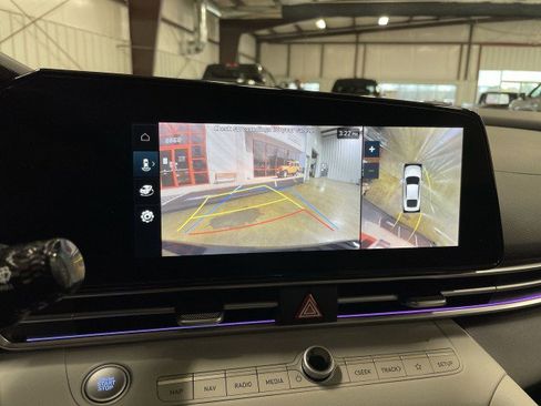 Used 2024 Hyundai Elantra Limited image 20