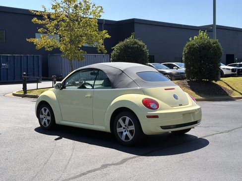Used 2006 Volkswagen Beetle Convertible w/ Package 1 FWD image 12