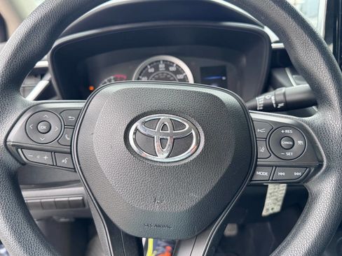 Used 2021 Toyota Corolla LE FWD image 34