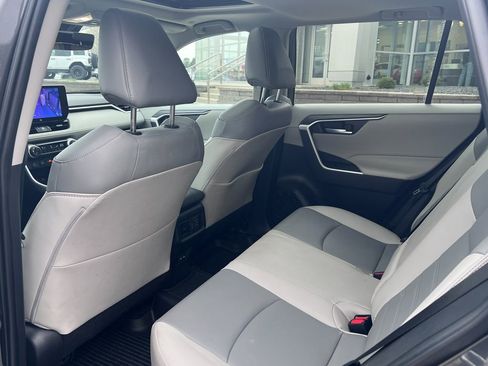 Used 2023 Toyota RAV4 XLE Premium image 12