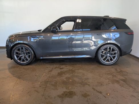 New 2025 Land Rover Range Rover Sport Dynamic SE image 3