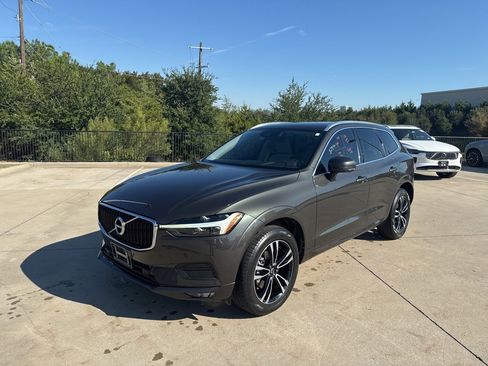 Used 2021 Volvo XC60 T5 Momentum w/ Premium Package image 1