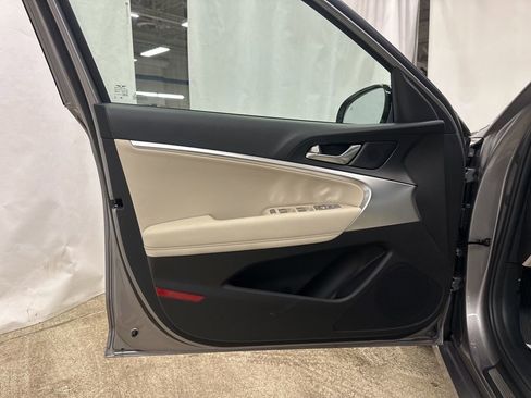 Used 2026 Genesis G70 2.5T image 9