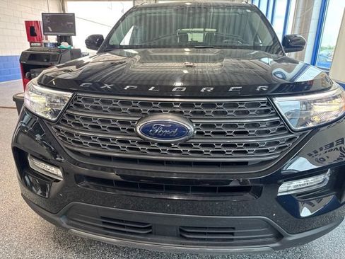 Used 2023 Ford Explorer XLT w/ Equipment Group 202A AWD/4WD image 2