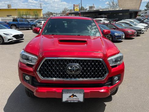 Used 2018 Toyota Tacoma TRD Sport w/ Technology Package AWD/4WD image 2
