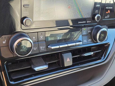 Used 2022 Toyota Highlander XLE image 29