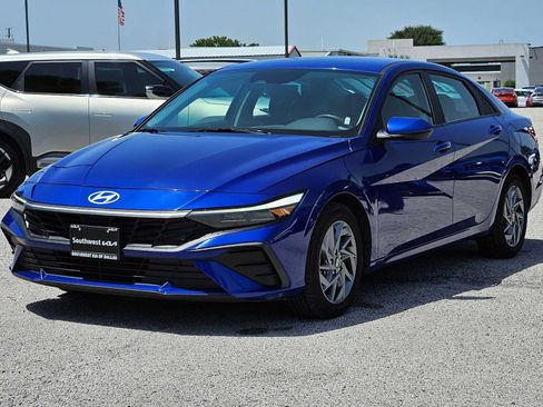 Used 2024 Hyundai Elantra SEL FWD image 10