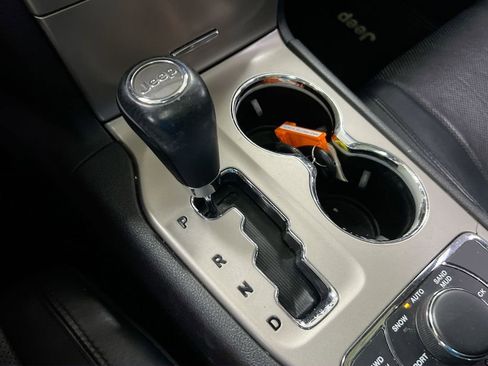 Used 2013 Jeep Grand Cherokee Limited w/ Luxury Group II image 16