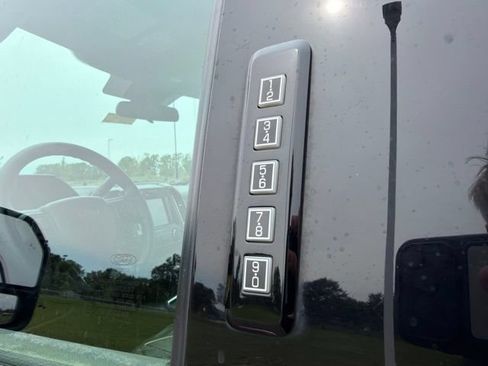 Used 2022 Ford F250 XLT w/ XLT Premium Package AWD/4WD image 19
