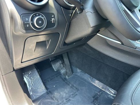 Used 2019 Alfa Romeo Stelvio AWD image 32