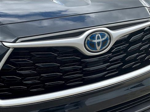 Used 2023 Toyota Highlander XLE AWD/4WD image 34