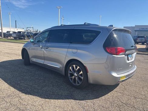 Used 2019 Chrysler Pacifica Limited w/ Tire & Wheel Group image 4