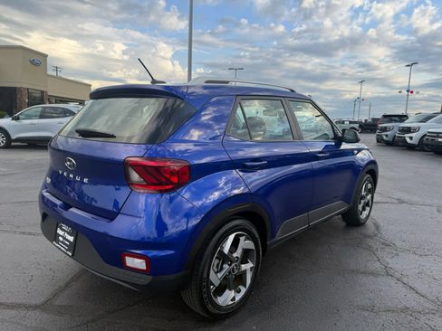Used 2025 Hyundai Venue SEL FWD image 19