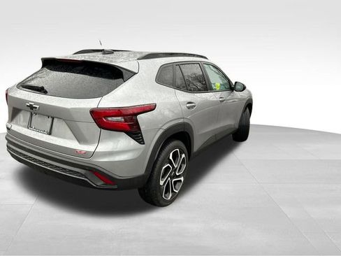 Used 2025 Chevrolet Trax RS w/ Driver Confidence Package image 11