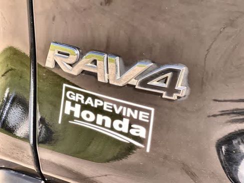 Used 2020 Toyota RAV4 XLE FWD image 8