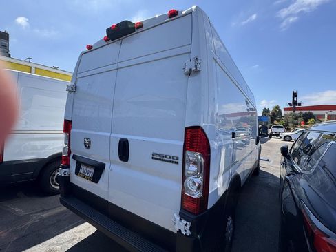 Used 2024 RAM ProMaster 2500 w/ Convenience Group FWD image 9