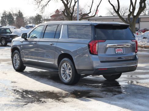 Used 2022 GMC Yukon XL SLT w/ SLT Premium Package image 6