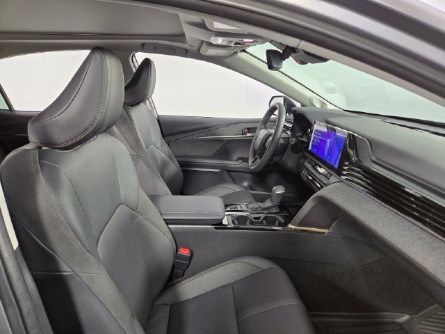 Used 2025 Toyota Camry XLE w/ Premium Plus Package FWD image 15
