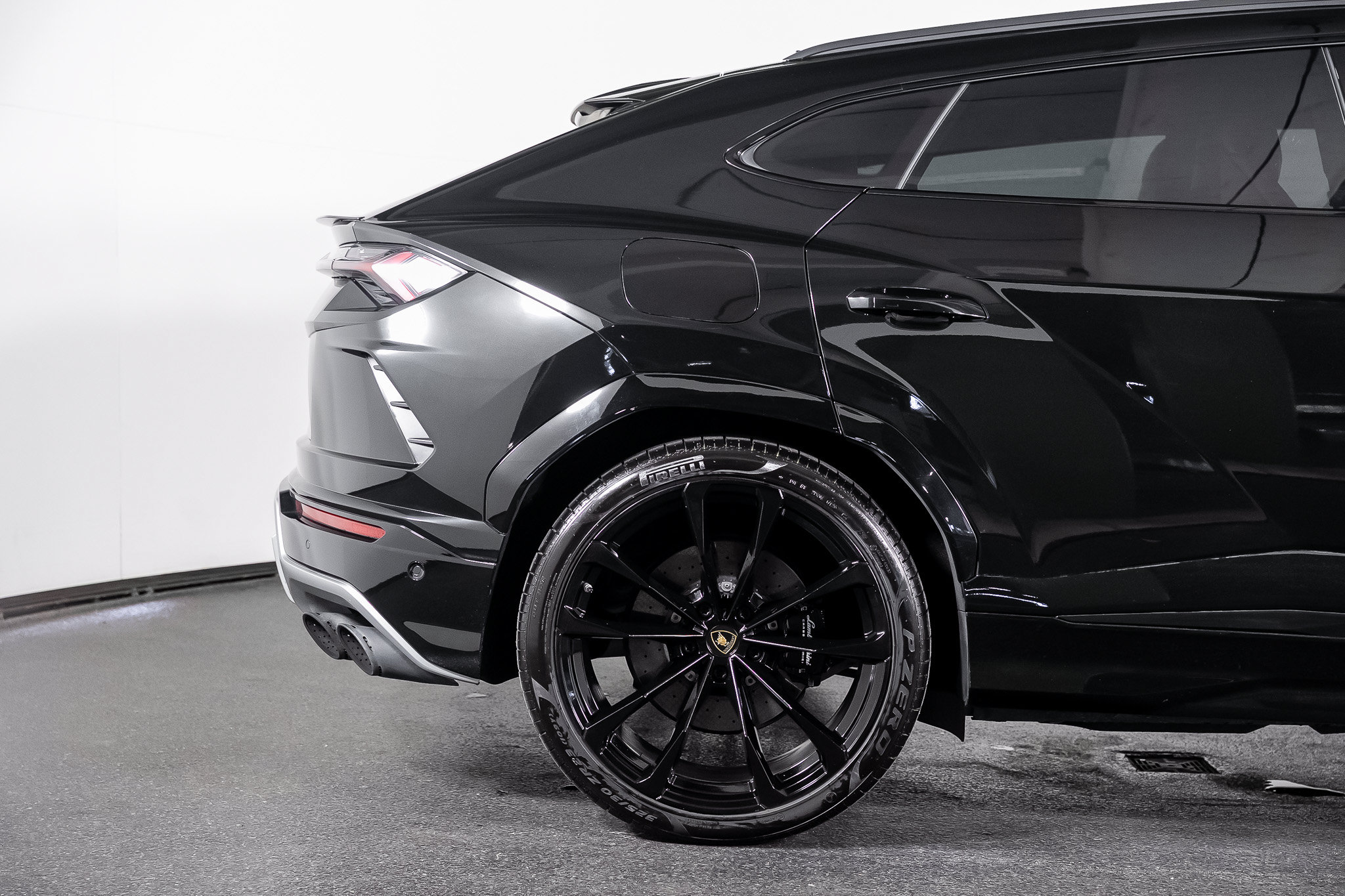 Used 2019 Lamborghini Urus AWD/4WD image 30