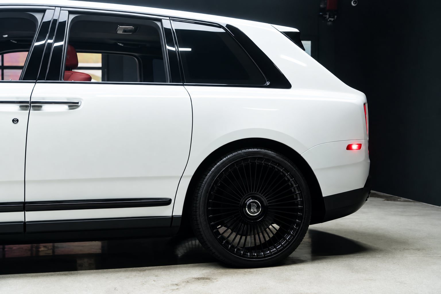 Used 2023 Rolls-Royce Cullinan Black Badge AWD/4WD image 14