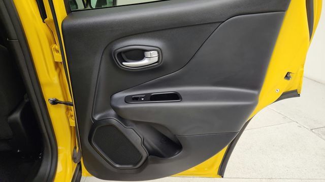 Used 2023 Jeep Renegade Latitude AWD/4WD image 31