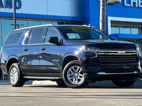 Used 2024 Chevrolet Suburban LT image 2