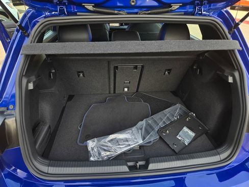 Used 2024 Volkswagen Golf R image 27