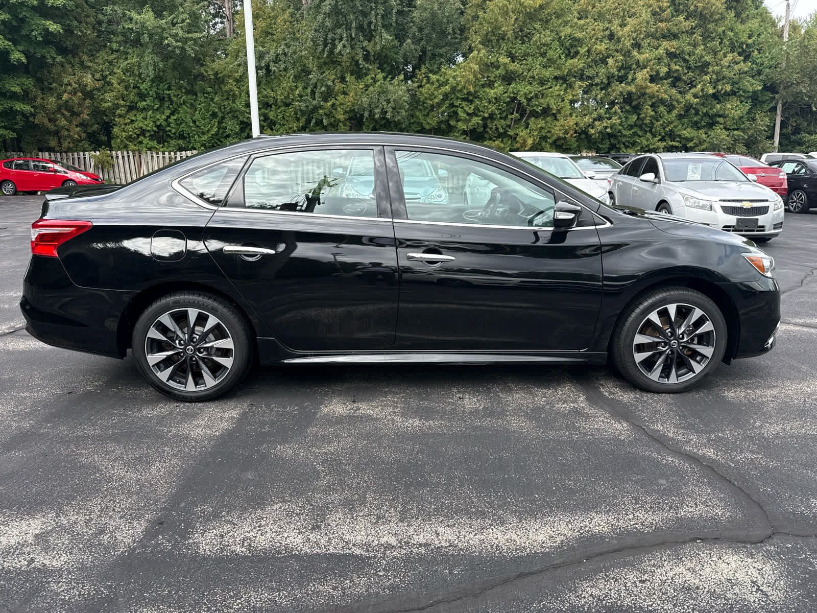 Used 2018 Nissan Sentra SR w/ Premium Package (P02) FWD image 2