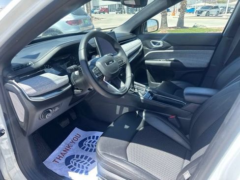 Certified 2024 Jeep Compass Latitude AWD/4WD image 19