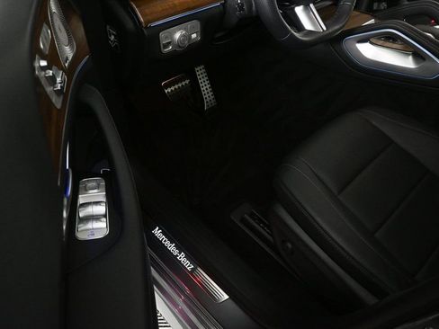 Certified 2025 Mercedes-Benz GLS 450 4MATIC image 7