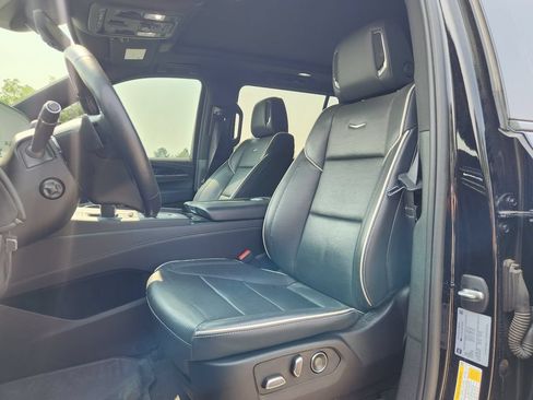 Used 2024 Cadillac Escalade ESV Sport w/ LPO, ONYX Package AWD/4WD image 2