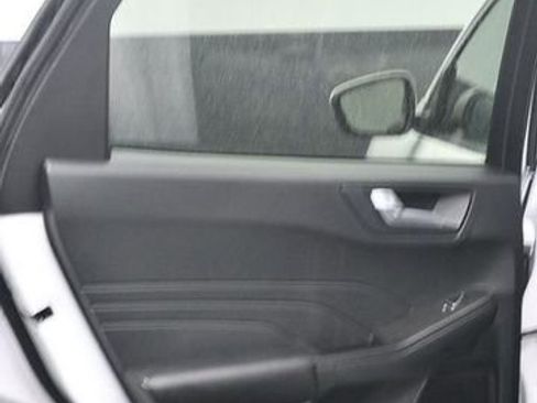 Used 2021 Ford Escape SE FWD image 14