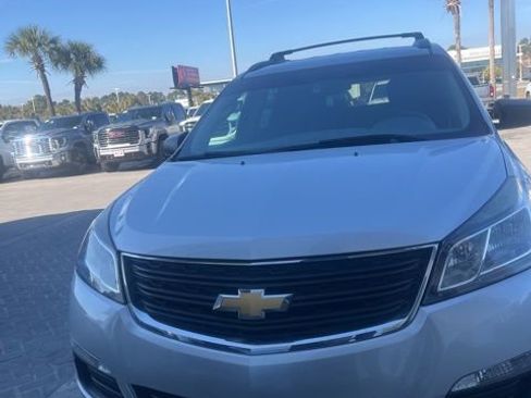 Used 2015 Chevrolet Traverse LS image 2