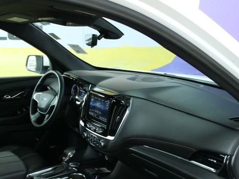 Used 2023 Chevrolet Traverse RS w/ LPO, Floor Liner Package AWD/4WD image 13