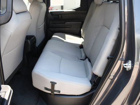Certified 2025 Toyota Tacoma SR5 AWD/4WD image 22