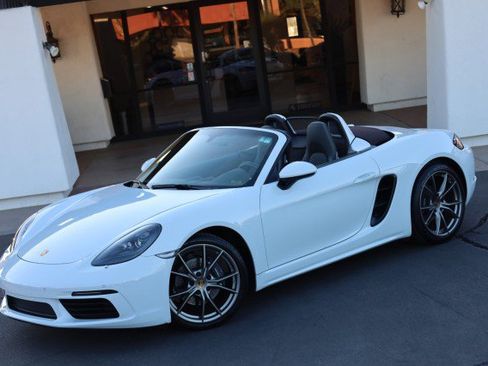 Used 2019 Porsche 718 Boxster image 4