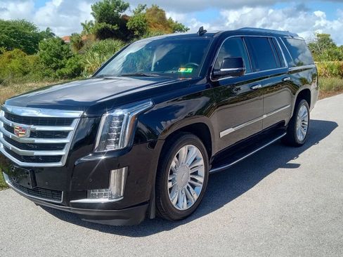 Used 2017 Cadillac Escalade ESV Luxury AWD/4WD image 2