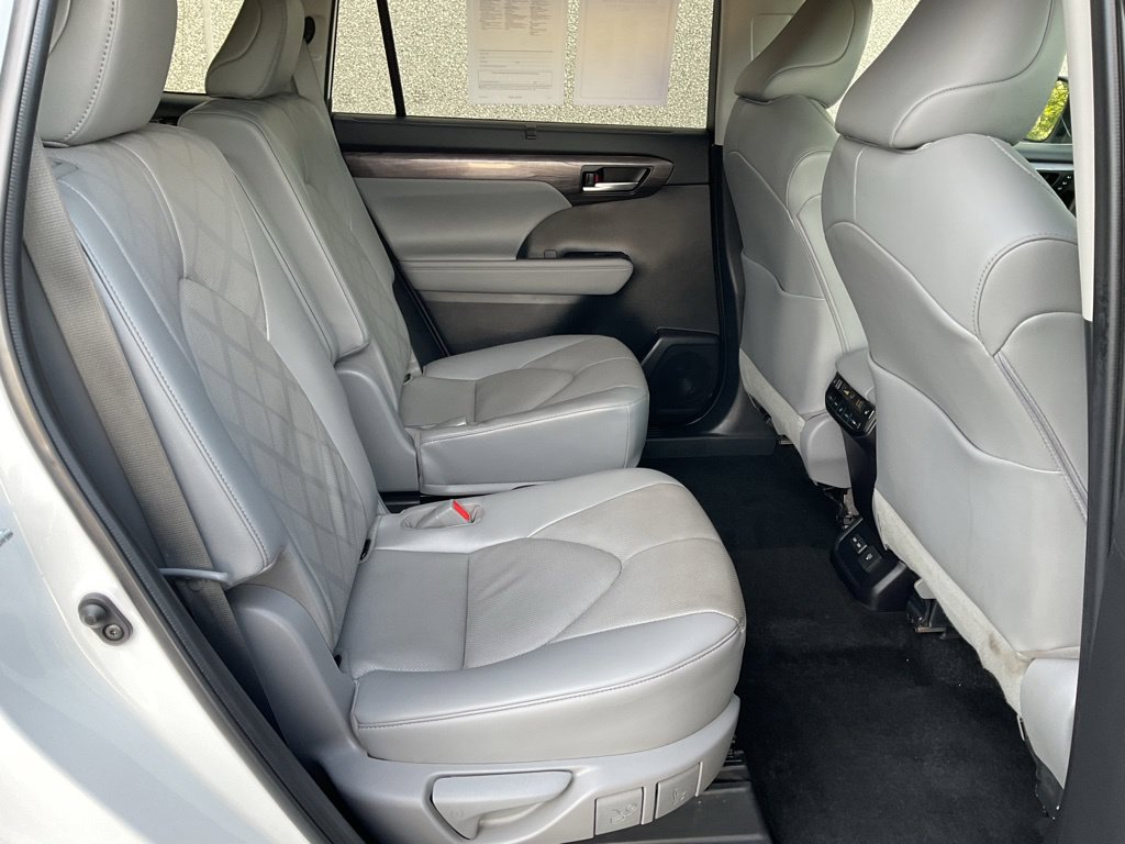Used 2023 Toyota Highlander Platinum AWD/4WD image 20