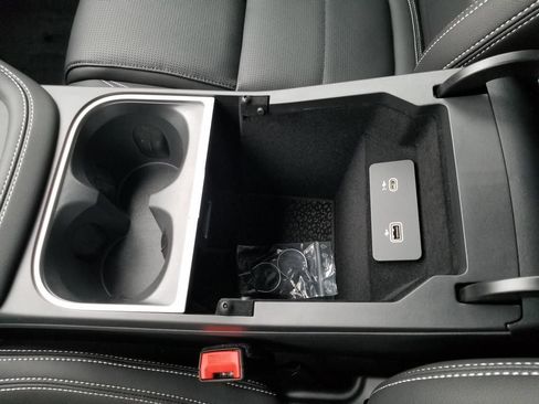 Used 2024 Jaguar E-PACE R-Dynamic SE image 19