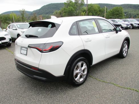 Certified 2024 Honda HR-V LX image 5